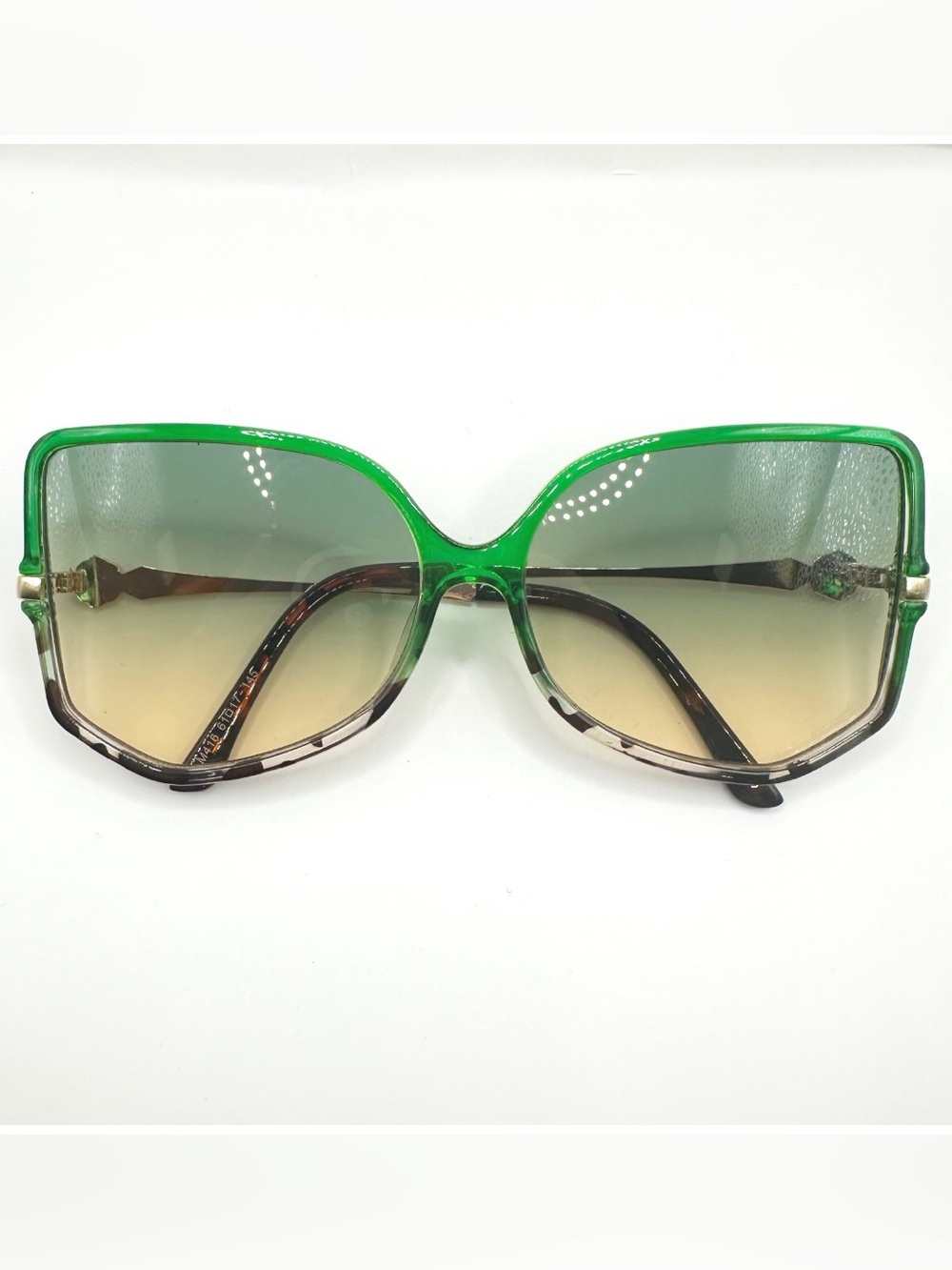 Vintage-inspired oversized square sunglasses w/ a vibrant green tortoiseshell - Picture 2 of 3
